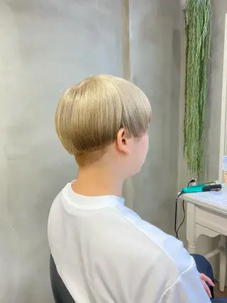 メンズ 梅田ハイトーン チダ ヒナノのヘアスタイル