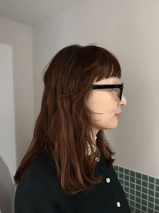 ミディアム カラー 岡田 知佳のヘアスタイル