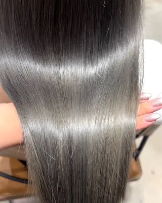 ロング カラー 小木曽 里華のヘアスタイル