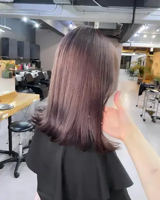 セミロング カラー ミルクティーベージュ ❤︎レイヤー　MIAのヘアスタイル