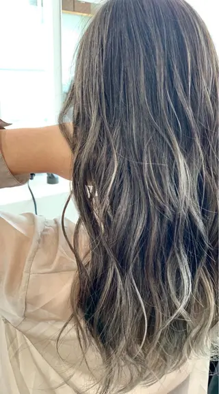 セミロング ヨシミ カズヤのヘアスタイル