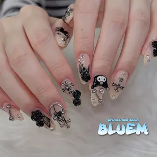 ネイル BLUEM なな🐶のネイルデザイン