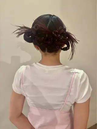 セミロング ヘアアレンジ Yuna/ブリーチ ベージュ ヘアセットのヘアスタイル