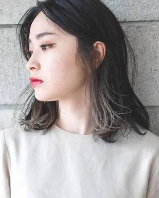 ミディアム Lond enikaのヘアスタイル