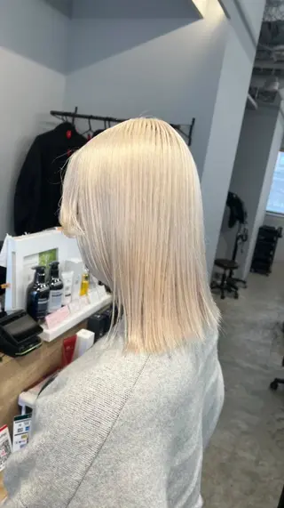 ミディアム カラー SALOWIN 新宿三丁目me+所属・レイヤー/ボブ/ 髪質改善/石井ハルカのヘアスタイル