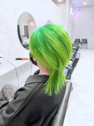 ミディアム カラー 🌈派手髪ハイトーン 🌈鈴木亮太🌈のヘアスタイル