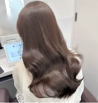 ロング IVE所属・透け感カラー 髪質改善🫧Annaのヘアスタイル