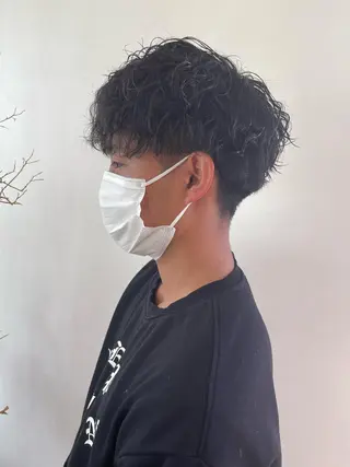 ショート パーマ メンズ 間水 和樹のヘアスタイル