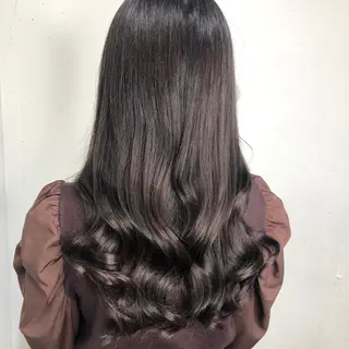 ロング カラー パーマ ヘアアレンジ 八巻 晴香のヘアスタイル
