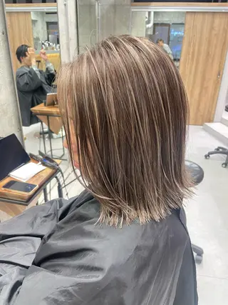 ミディアム 🫧ハイライトカラー 🫧 𝓜𝓘𝓤のヘアスタイル