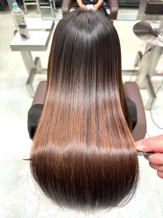 ミディアム 濵本 紗希のヘアスタイル