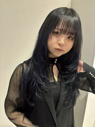 ロング カラー ヘアアレンジ 耳つぼ屋さん ‎🤍りりのヘアスタイル