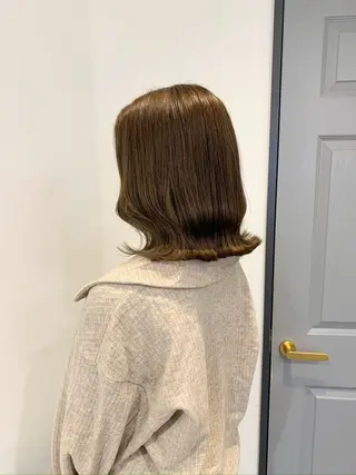 ミディアム カラー 鍋嶋 涼香のヘアスタイル