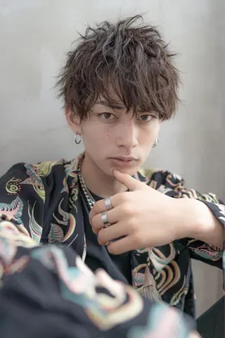 カラー パーマ メンズ SNSで大バズり‼️ 欧米風ヘア大ヒット中のヘアスタイル