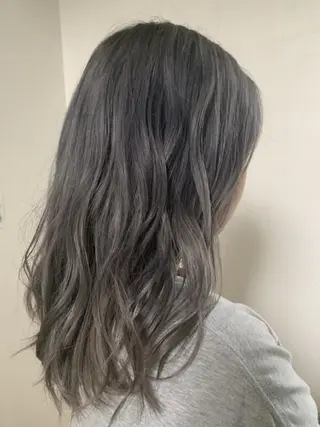 カラー ロング 村上 梨映のヘアスタイル