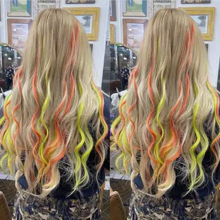 ロング カラー モモカ/ハイトーン /バレイヤージュのヘアスタイル