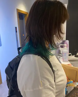 ミディアム 大阪ウルフカット ハッシュカットのヘアスタイル