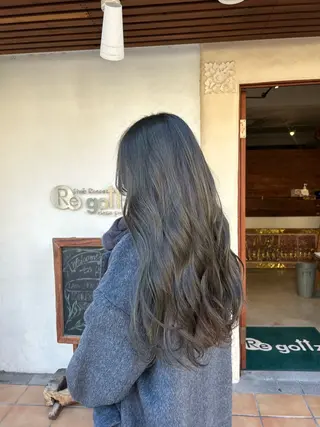 ロング カラー putri 川邉 優花のヘアスタイル