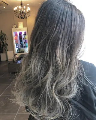 ロング カラー ヘアアレンジ 小田 莉加子のヘアスタイル