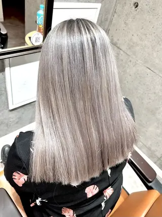 セミロング 🔷ブリーチバレイヤ ージュ🔷飯野達也のヘアスタイル