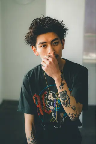 ショート パーマ メンズ 高比良 剛のヘアスタイル