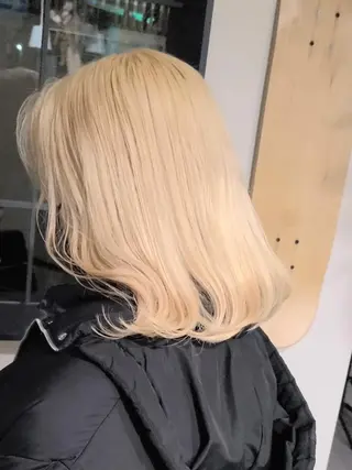 セミロング カラー ❣️ハイトーン❣️ BLUE&Co.のヘアスタイル