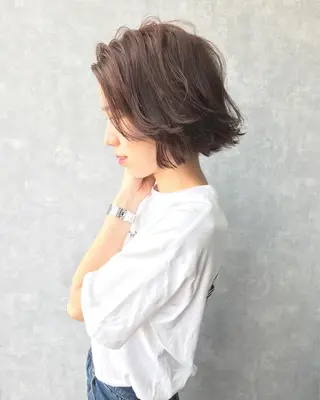 ショート カラー TOMOYAレイヤー ブリーチ縮毛矯正のヘアスタイル
