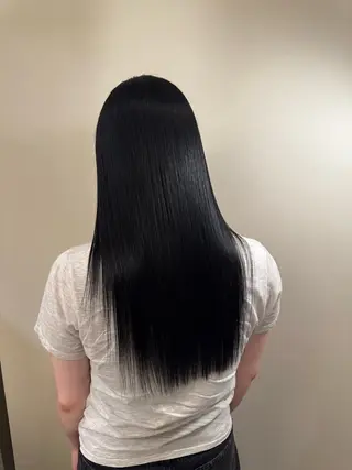 カラー ピエドプール NINAのヘアスタイル