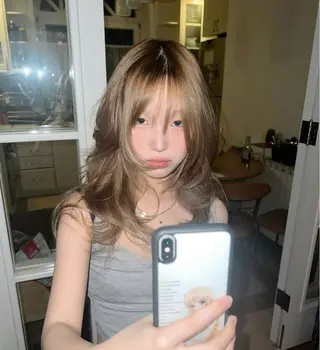 カラー ハッシュレイヤー/ ハイトーン/senaのヘアスタイル