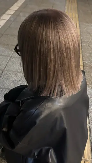 セミロング カラー 🍓ハイトーンカラー 🎀nene🍓のヘアスタイル