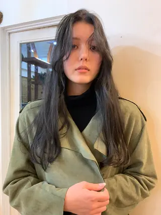 ロング カラー 岡田 知佳のヘアスタイル