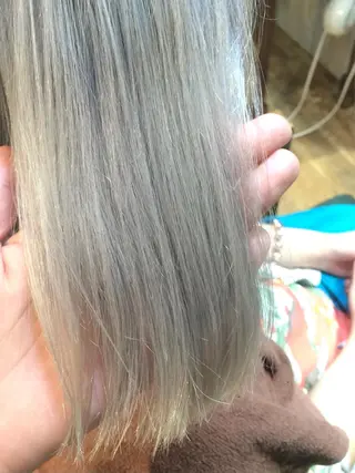 ミディアム little salt 渋谷店所属・akina*ブリーチ ♡トレンドヘアのヘアスタイル