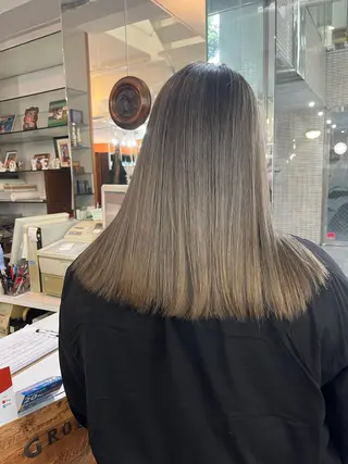 ロング カラー モモカ/ハイトーン /バレイヤージュのヘアスタイル