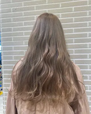 ロング 植田 菜月のヘアスタイル