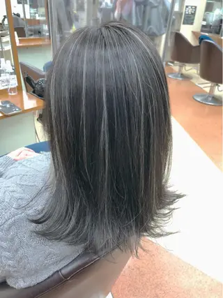 セミロング 【ニュアンスカラー・ 髪質改善】スズキカナのヘアスタイル