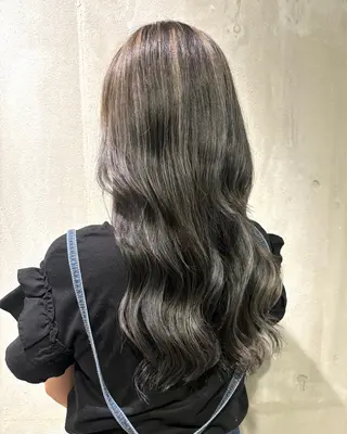 ロング カラー 小木曽 里華のヘアスタイル