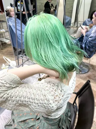 ミディアム カラー kai .のヘアスタイル