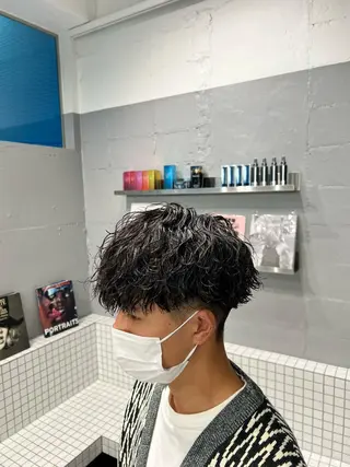 ショート カラー パーマ メンズ ﾎｯﾄﾍﾟｯﾊﾟｰ に移行中【かな】のヘアスタイル