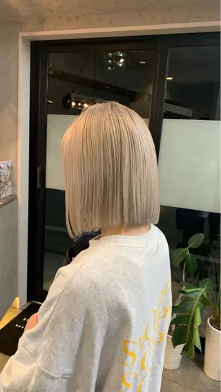 カラー 博多ブリーチ× 透明感/縮毛矯正のヘアスタイル