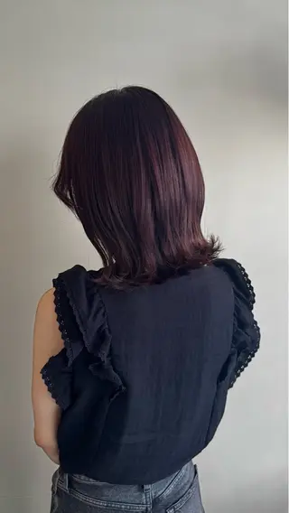 カラー ピエドプール NINAのヘアスタイル