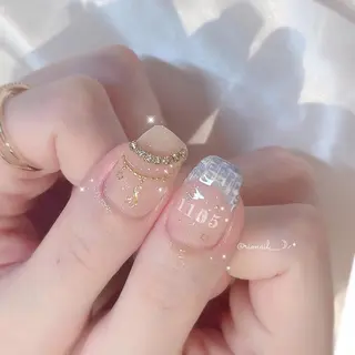 ネイル 𝘙𝘪𝘰𝘯𝘢 ...🕯🤍のネイルデザイン