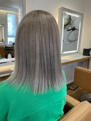 セミロング ブリーチ毛矯正.髪質 改善.髪にドラマをのヘアスタイル