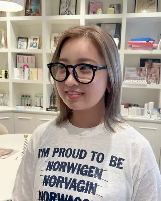 ミディアム ELLE salon サエのヘアスタイル