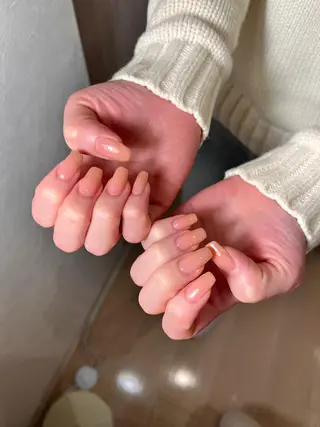 ミディアム 𝐞𝐚𝐜𝐡 nanami🩰のネイルデザイン