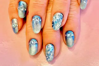 ネイル ママリンド　志村坂上店所属・しみ えんのネイルデザイン