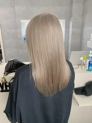 カラー ＿WHITE鳳店 アンダーバーホワイトのヘアスタイル