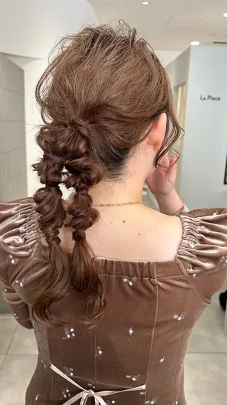 ミディアム ヘアアレンジ オリーブベージュ/ ブリーチなし透明感のヘアスタイル