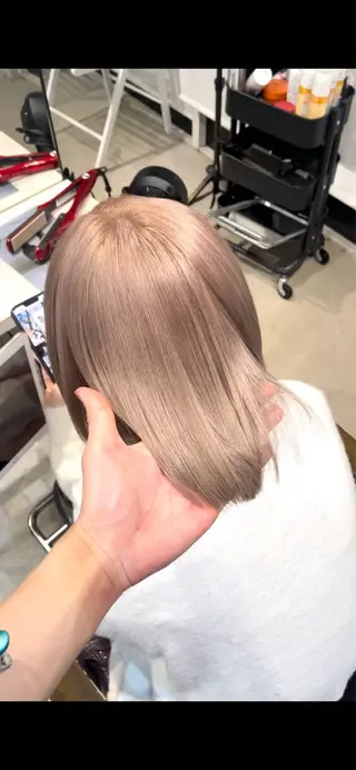 ショート カラー youres hair 新宿3丁目店所属・🍫ハイトーン✖︎ 縮毛矯正🍫柴田のヘアスタイル