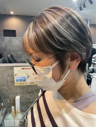 ショート カラー ✂︎GLITTER ✂︎東ヶ崎　湧✂︎のヘアスタイル