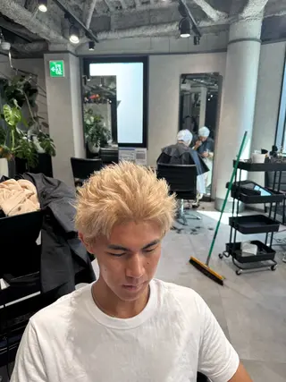 ショート カラー メンズ 韓国特化🇰🇷愁斗 センターパートパーマのヘアスタイル